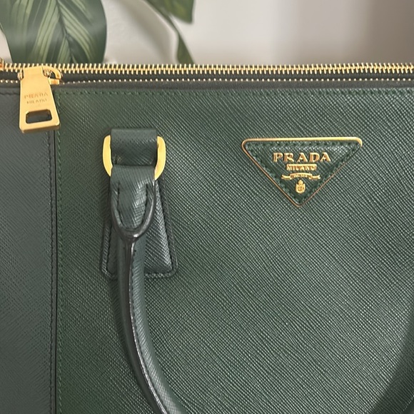 Prada handbag - Picture 2 of 6